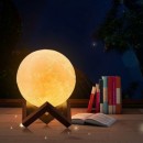 Lampa luna 3D, 15 cm, multicolora, reincarcabila, suport lemn - Dispozitive De Aromaterapie -reducerim.ro Lampa luna 3D, 15 cm, multicolora, reincarcabila, suport lemn - Dispozitive De Aromaterapie - reducerim.ro
